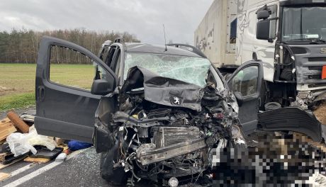 Wypadek pod Glinojeckiem. Kierowca osobówki zmarł w szpitalu