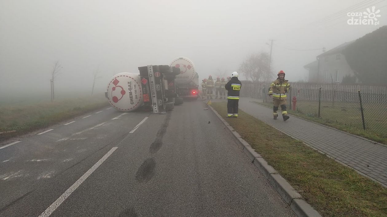 Przyczepa zablokowała drogę pod Gruduskiem