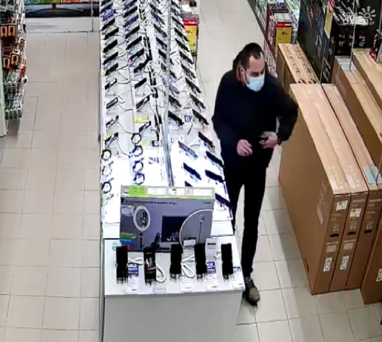 Ukradł telefon za kilka tysięcy złotych. Poznajesz go?