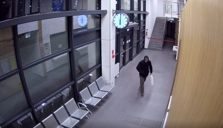 Okradł toalety na mławskim dworcu zintegrowanym. Poznajesz go?