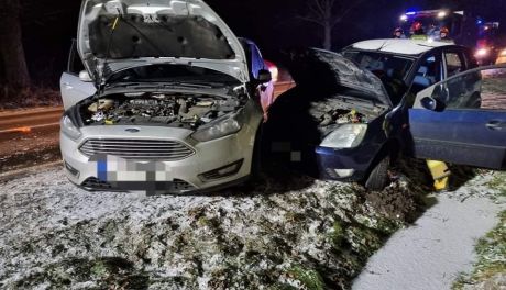 Groźny wypadek w Sońsku, zderzyły się dwie osobówki