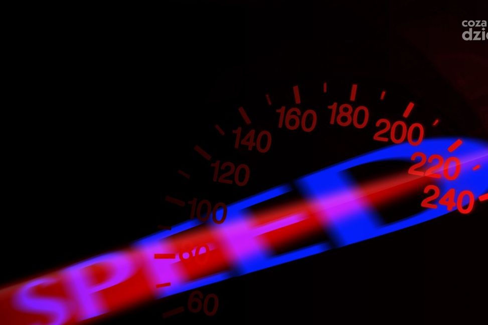 19-latek stracił prawo jazdy za przekroczenie prędkości. Tłumaczył się... oszczędzaniem paliwa