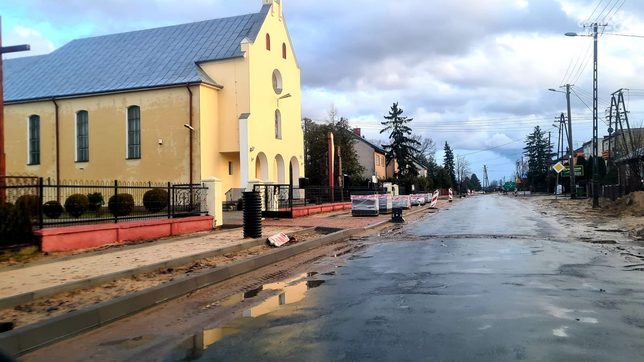 Dzieje się przy drodze w Gąsocinie