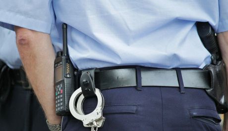 Jechał bez uprawnień i groził, że pozabija interweniujących policjantów