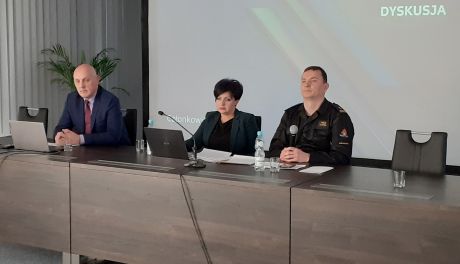 Powiatowy Zespół Zarządzania Kryzysowego z władzami z terenu powiatu ciechanowskiego