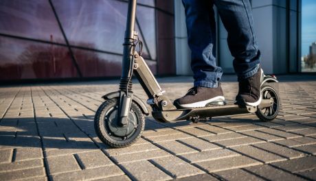 Ukradł hulajnogę, zapomniał o wbudowanym GPS