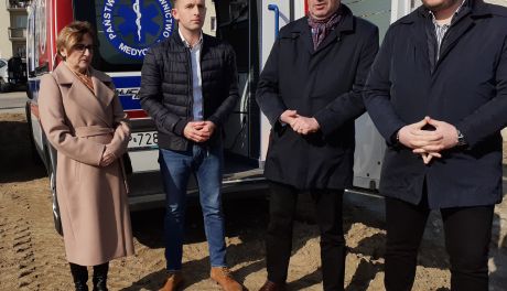 Za pośrednictwem ciechanowskiego ratusza kolejna karetka od Mazowsza pojechała do Ukrainy  