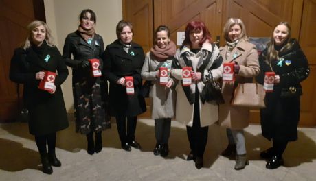 Pracownicy Oddziału Rejonowego Polskiego Czerwonego Krzyża w Ciechanowie kwestowali na rzecz obywateli Ukrainy