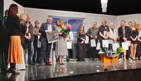 To już nie jest grupa amatorów. Teatr Rozmyty Kontrast świętował dziesięciolecie istnienia
