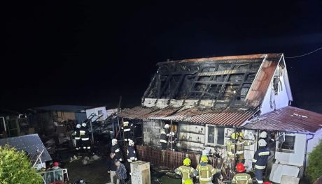 Pożar domu jednorodzinnego w gm. Joniec. Mieszkańcy stracili dach nad głową