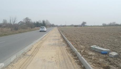 W bardzo szybkim tempie powstaje ścieżka pieszo - rowerowa od Przasnysza w kierunku Gostkowa
