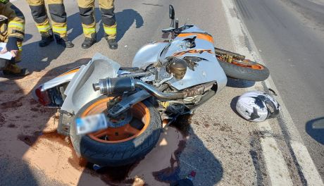 Groźnie w centrum Mławy. Kawasaki najechał na tył skody