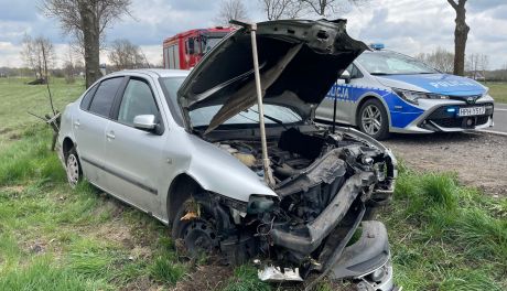 Osobówka dachowała pod Glinojeckiem