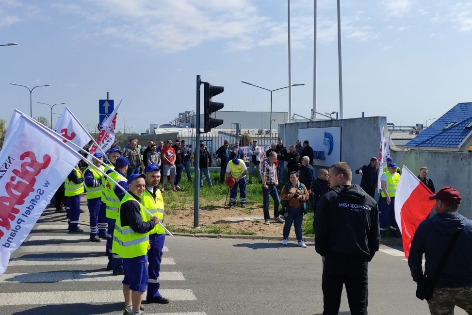 Wyższych płac domagają się pracownicy wielkiej firmy papierniczej w Ciechanowie. Strajkują bezterminowo, do skutku
