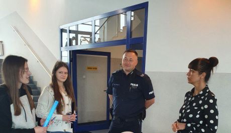 Swoją profesję podczas targów pracy promowali policjanci z Ciechanowa  