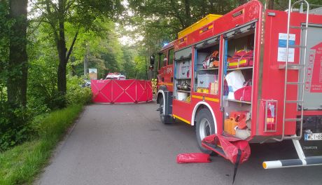 Osobówka uderzyła w drzewo. Trzy osoby nie żyją