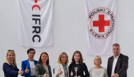 Zwycięstwo w etapie okręgowym konkursu "100 aktywności na 100-lecie Młodzieży PCK". Nagroda przyjechała do Ciechanowa