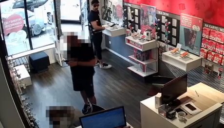 Ukradł telefon z półki wystawowej. Mężczyzny szuka policja