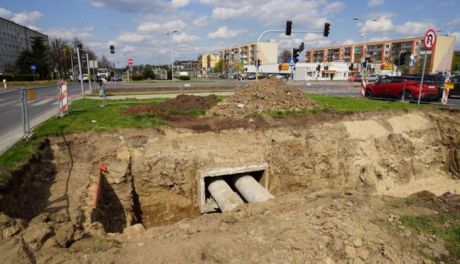 Kierowcy natrafiają na utrudnienia w ruchu w centrum Ciechanowa i na Aleksandrówce