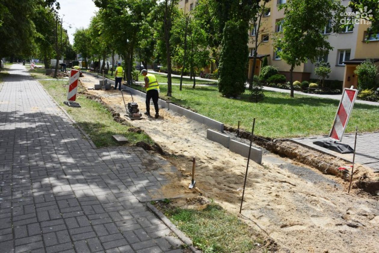 Przybywa chodników i ścieżek rowerowych