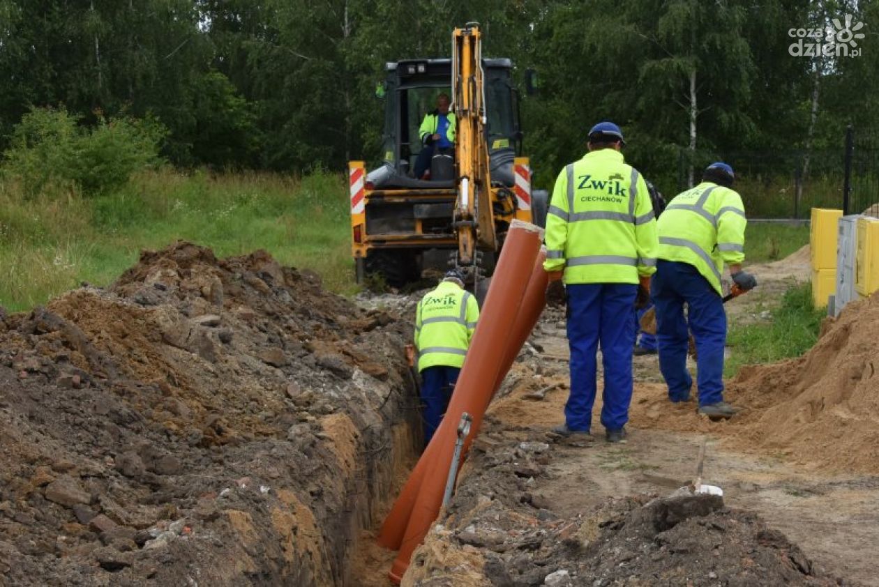 Kończą kłaść kanalizację