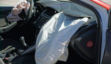 Saabem w Volkswagena. Sprawca był nietrzeźwy