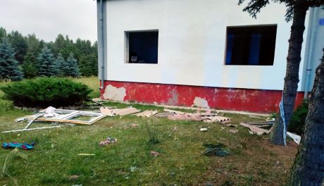 Seniorka została ranna po wybuchu ulatniającego się gazu,  w domu jednorodzinnym, w Uniszkach Cegielni 