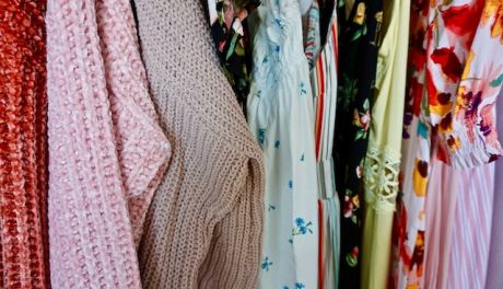 Dopasowane sukienki – przekonaj się, że są też dla Ciebie