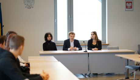 Młodzieżowa Rada Miasta Ciechanów przeciwko jednemu z podręczników do HiT