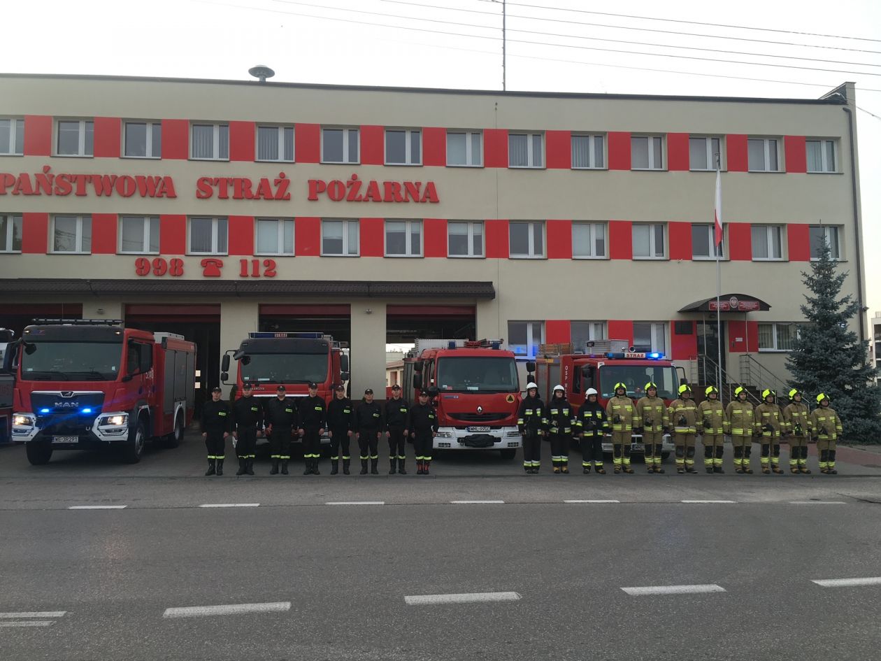 Minutą ciszy uczcili pamięć zmarłego strażaka