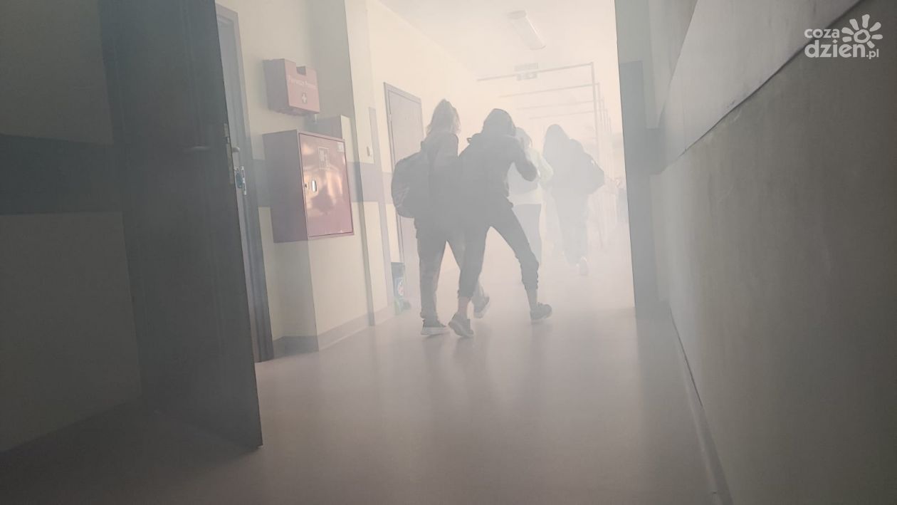 Dyrektor szkoły zarządził ewakuację. Słusznie?