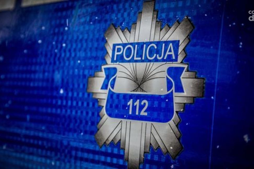 41-letni motorowerzysta, po wywróceniu się na jezdnię, nieprzytomny trafił do szpitala.