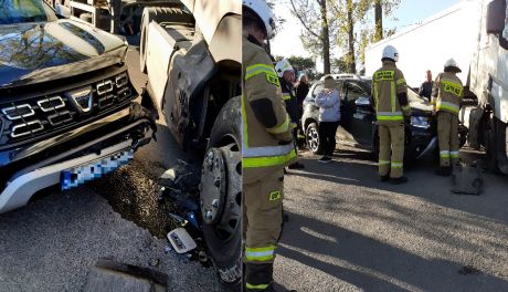 Zderzyły się osobówka z ciężarówką. Ranna jedna osoba. Droga była zablokowana