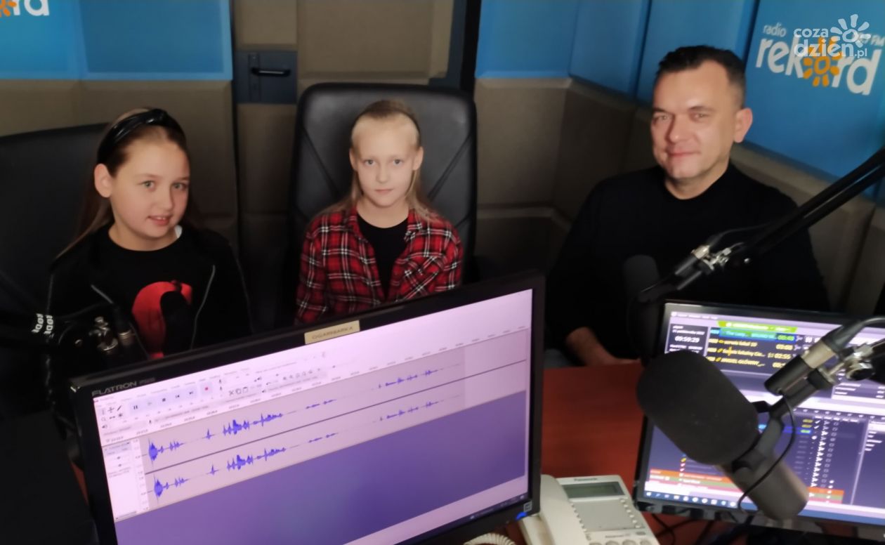 Piotr Pszczółkowski, Julia i Amelia z Akademii Dźwięku