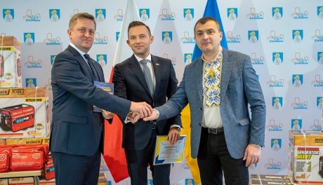 Kolejna pomoc dla Chmielnickiego. "Każdy mieszkaniec Ciechanowa jest dla nas bohaterem"