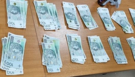 To nie była policyjna akcja. Ciechanowianie przekazali oszustom łącznie 65 tys. zł, jeden z nich wyrzucił kartę bankomatową przez okno