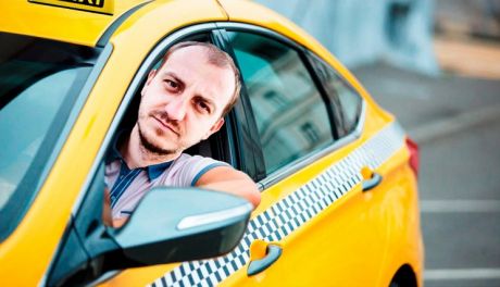Burmistrz do wynajęcia. Łukasz Chrostowski znalazł nową pracę