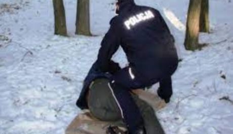 Nocna interwencja ciechanowskiej policji. 70-latek ryzykował życiem