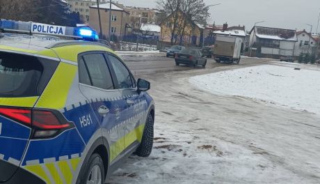 Ślisko w ciechanowskim! Bilans: 5 kolizji i groźny upadek 60-latka