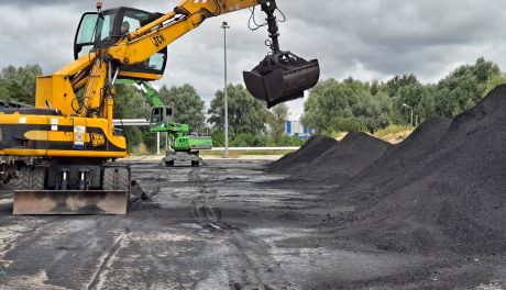 Węgiel wydawany w Ciechanowie jest niskokaloryczny; brakuje "kostki." Ratusz  reklamuje jakość surowca; złożył też skargę na brak odpowiedniego asortymentu