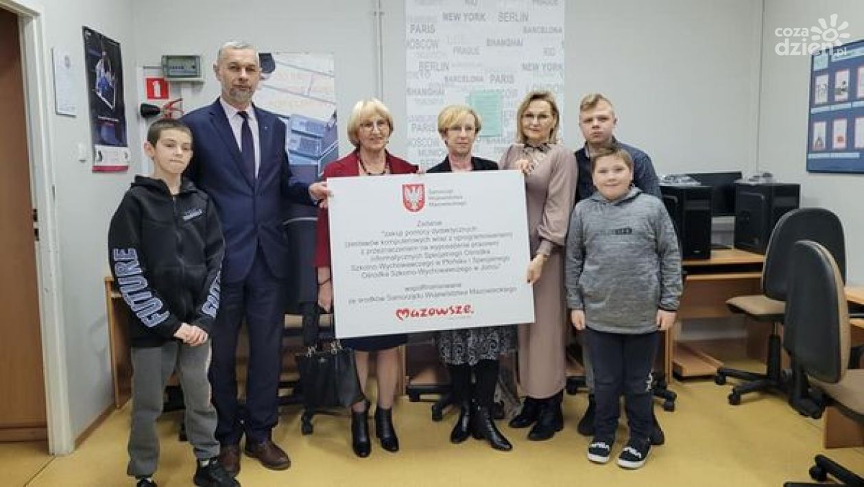 Komputery ucieszyły nie tylko dzieci