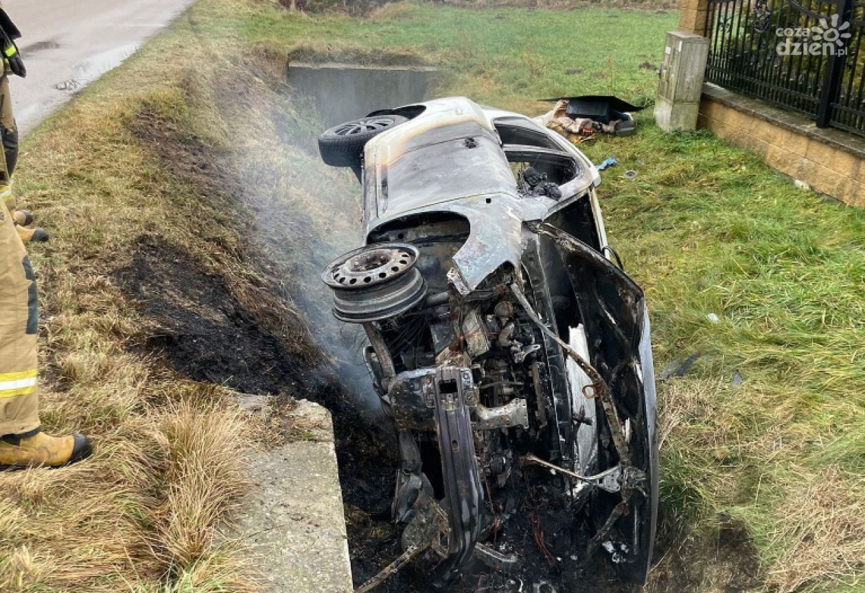 Auto doszczętnie spłonęło