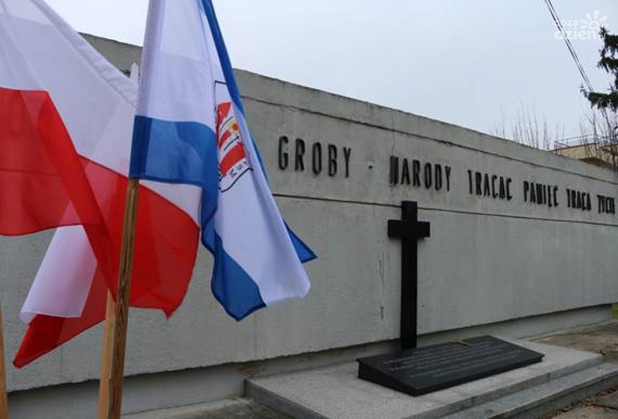Hołd pomordowanym