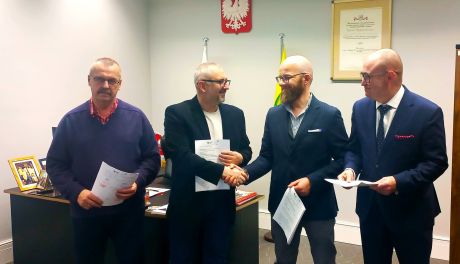 Umowa na remont sali gimnastycznej w Liceum Ogólnokształcącym im. KEN w Przasnyszu podpisana