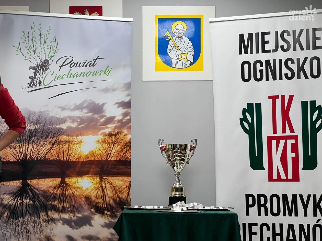 Każdy oddał po 100 strzałów