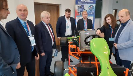 Wyścigowy i ekologiczny, elektryczny bolid - cudo rodem z PUZ
