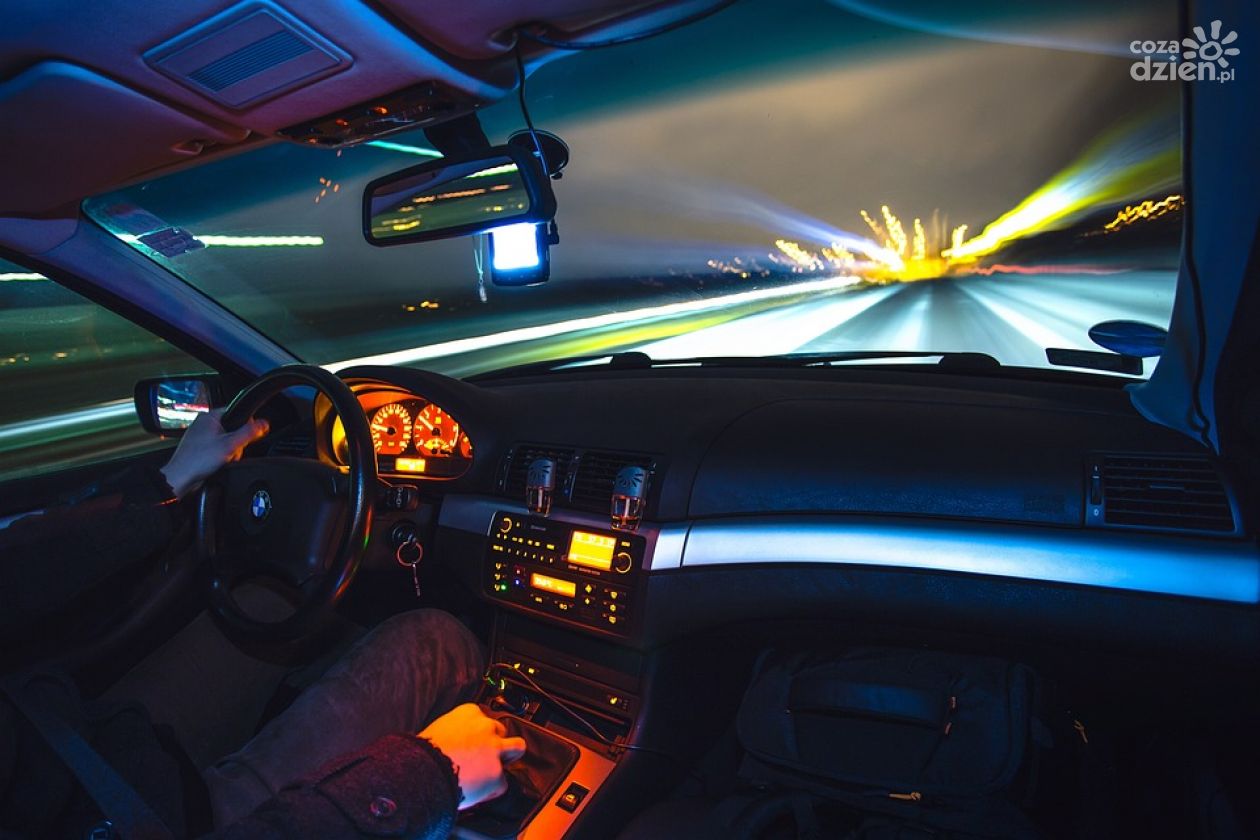 Jechali ponad 100 km/h w zabudowanym