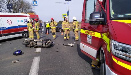 Kraksa na 50-tce. Motorowerzysta w szpitalu