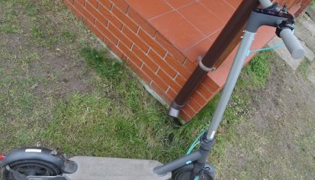 Jazda hulajnogą może zakończyć się w rowie. Wystarczy złamać przepisy