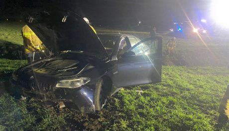 Wypadł z drogi. Jedna osoba poszkodowana